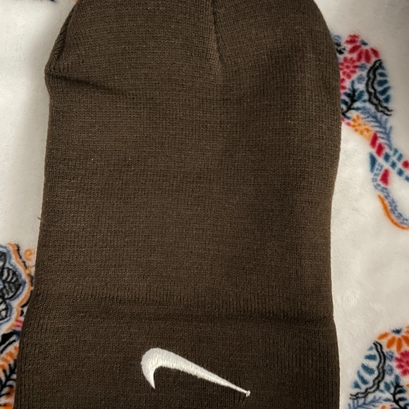 Winter hat - Picture 4 of 5